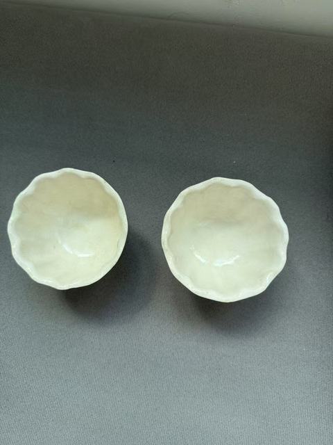 古玩陶瓷山西霍州窯白釉花口碗真品鑒賞圖