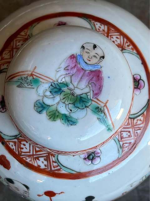 古玩陶瓷人物紋粉彩罐真品鑒賞圖