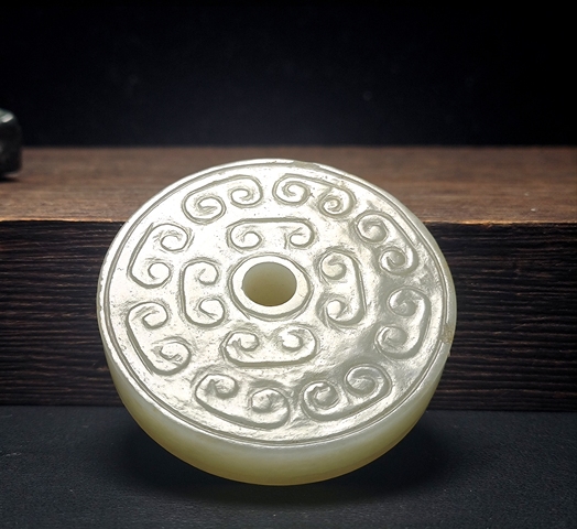 古玩玉器和田玉雕“卷云紋璧”真品鑒賞圖