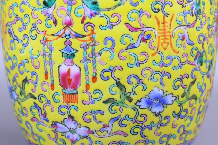 古玩陶瓷民國時期·黃地洋彩風格吉慶如意福壽紋燈籠罐拍賣，當前價格0元