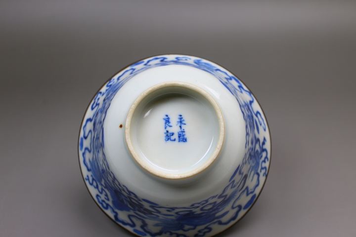 古玩陶瓷清中晚期·青花獅子滾繡球紋茶碗拍賣,當前價格189元