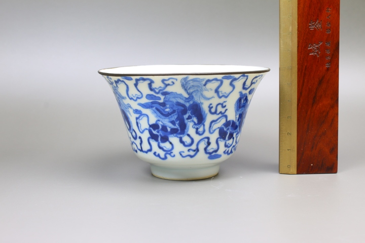 古玩陶瓷清中晚期·青花獅子滾繡球紋茶碗拍賣,當前價格189元