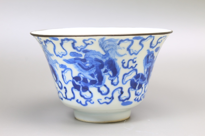 古玩陶瓷清中晚期·青花獅子滾繡球紋茶碗拍賣,當前價格189元
