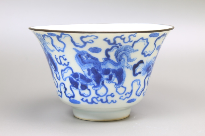 古玩陶瓷清中晚期·青花獅子滾繡球紋茶碗拍賣,當前價格189元