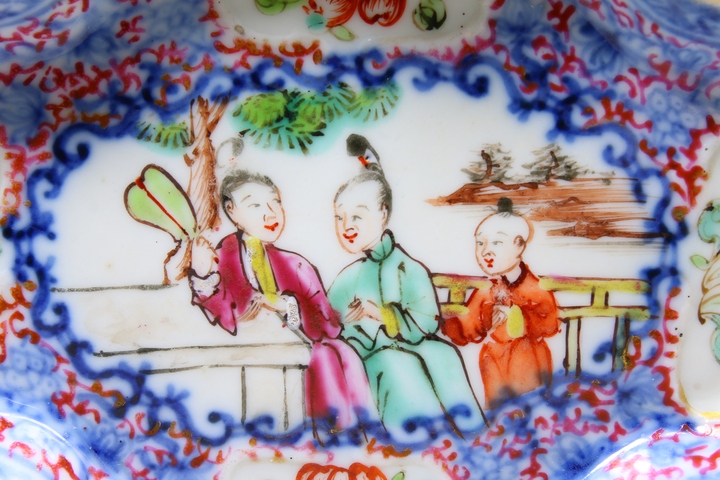 古玩陶瓷清乾隆·青花花卉紋開窗粉彩庭院人物故事紋海棠洗拍賣,當前價格158元