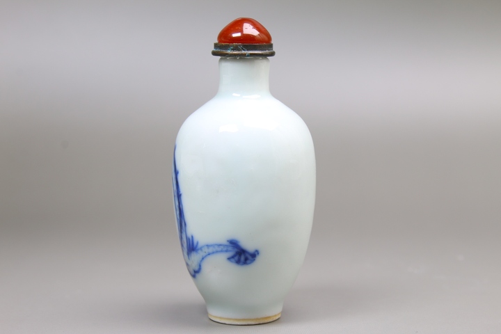 古玩陶瓷清中晚期·青花釉里紅趕珠龍紋鼻煙壺拍賣,當前價格0元