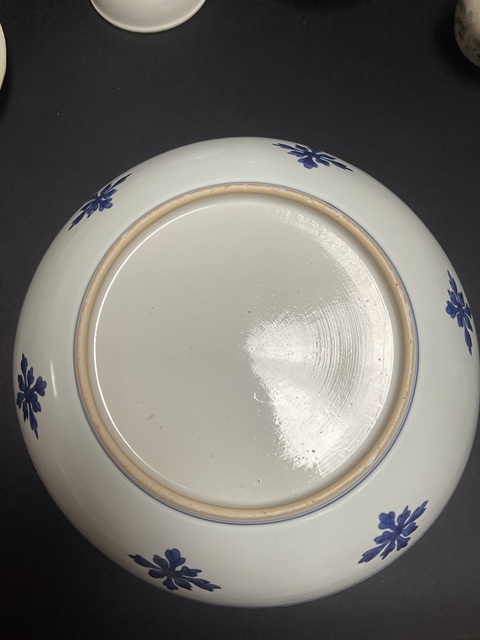 古玩陶瓷花卉紋青花盤真品鑒賞圖