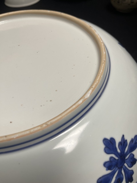 古玩陶瓷花卉紋青花盤真品鑒賞圖