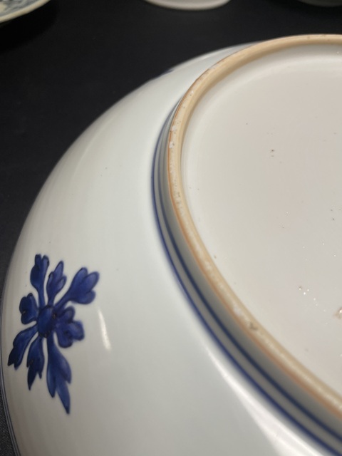古玩陶瓷花卉紋青花盤真品鑒賞圖