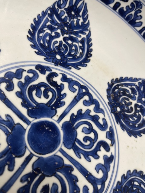 古玩陶瓷花卉紋青花盤真品鑒賞圖