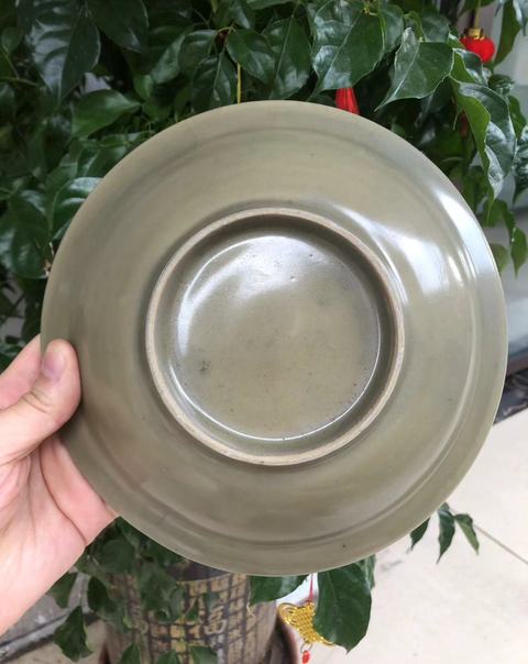 古玩陶瓷龍泉青瓷折沿盤真品鑒賞圖