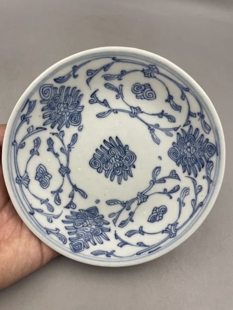 古玩陶瓷花卉紋青花盤真品鑒賞圖