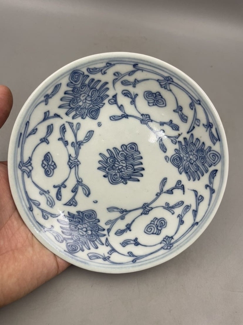 古玩陶瓷花卉紋青花盤真品鑒賞圖