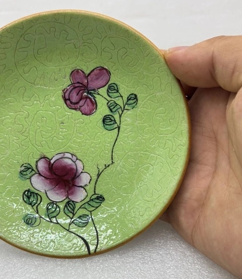 古玩陶瓷花卉紋粉彩盤真品鑒賞圖