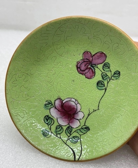 古玩陶瓷花卉紋粉彩盤真品鑒賞圖
