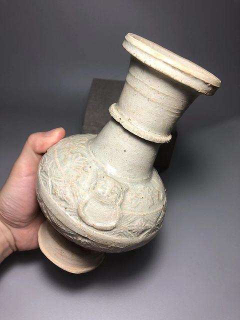 古玩陶瓷云市窯青白釉花卉紋瓶真品鑒賞圖
