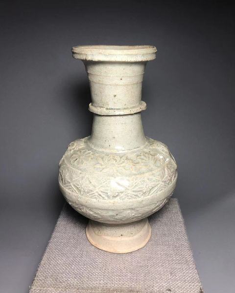古玩陶瓷云市窯青白釉花卉紋瓶真品鑒賞圖