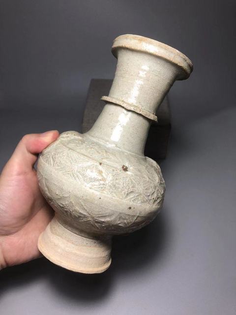 古玩陶瓷云市窯青白釉花卉紋瓶真品鑒賞圖