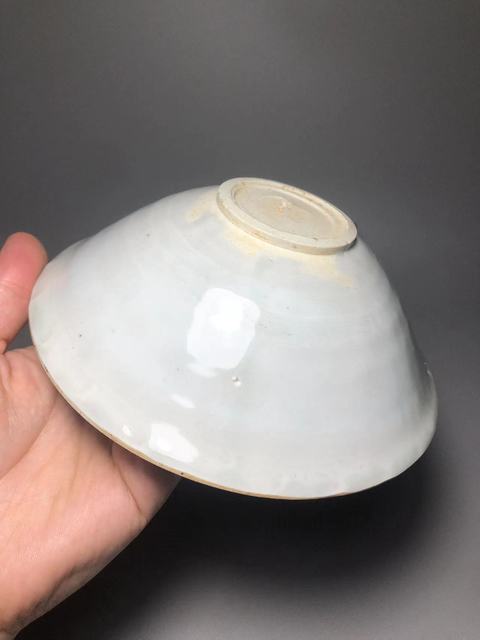 古玩陶瓷青白釉梅花紋斗笠碗真品鑒賞圖