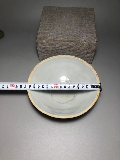 古玩陶瓷青白釉梅花紋斗笠碗真品鑒賞圖