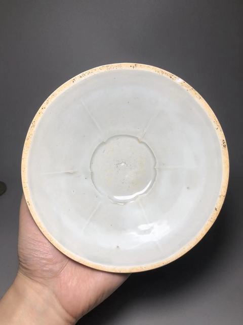古玩陶瓷青白釉梅花紋斗笠碗真品鑒賞圖