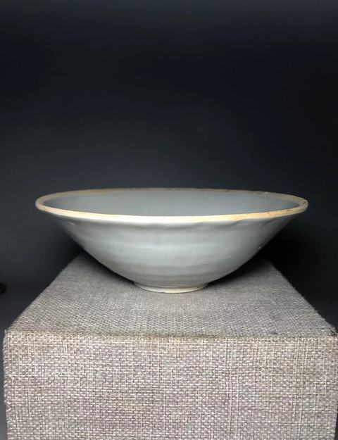 古玩陶瓷青白釉梅花紋斗笠碗真品鑒賞圖