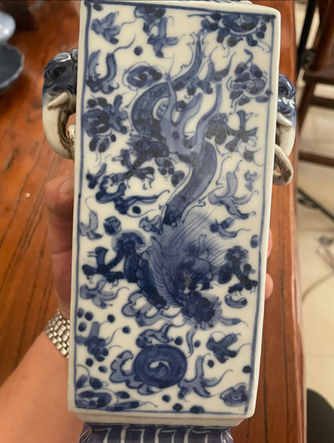 古玩陶瓷青花云龍紋象耳瓶真品鑒賞圖