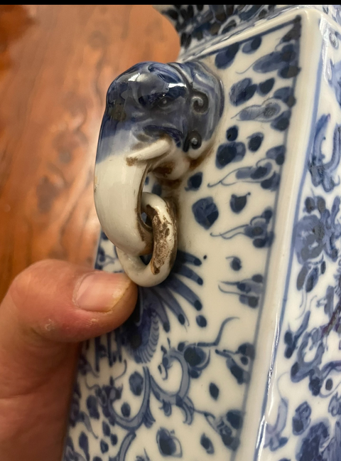 古玩陶瓷青花云龍紋象耳瓶真品鑒賞圖
