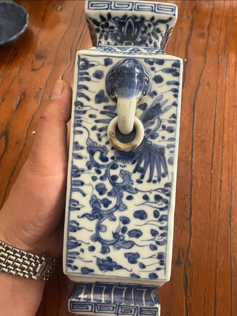 古玩陶瓷青花云龍紋象耳瓶真品鑒賞圖