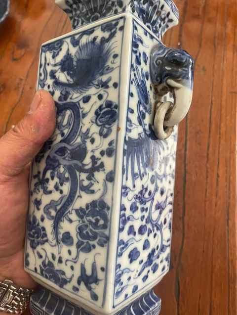 古玩陶瓷青花云龍紋象耳瓶真品鑒賞圖