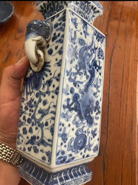 古玩陶瓷青花云龍紋象耳瓶真品鑒賞圖