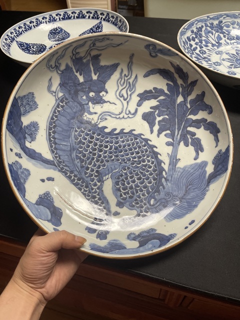 古玩陶瓷芭蕉麒麟紋青花盤真品鑒賞圖