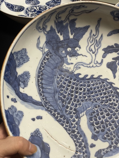 古玩陶瓷芭蕉麒麟紋青花盤真品鑒賞圖