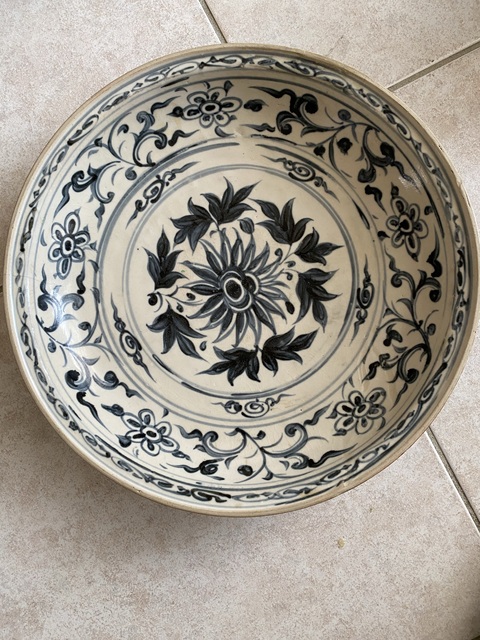 古玩陶瓷花卉紋青花盤真品鑒賞圖