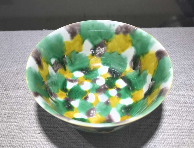 古玩陶瓷虎皮三彩碗真品鑒賞圖