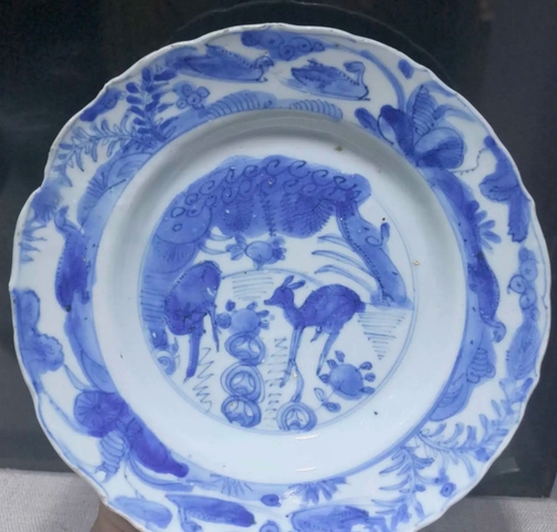 古玩陶瓷萬歷青花盤真品鑒賞圖