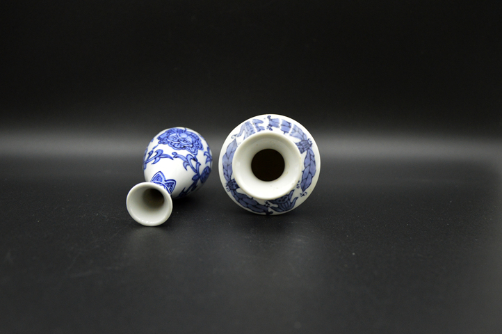 古玩陶瓷青花花卉紋瓶真品鑒賞圖