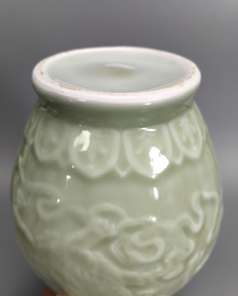 古玩陶瓷豆青釉獅紋如意雙耳瓶拍賣,當前價格1699元