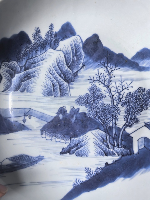 古玩陶瓷青花山水紋臥盤真品鑒賞圖