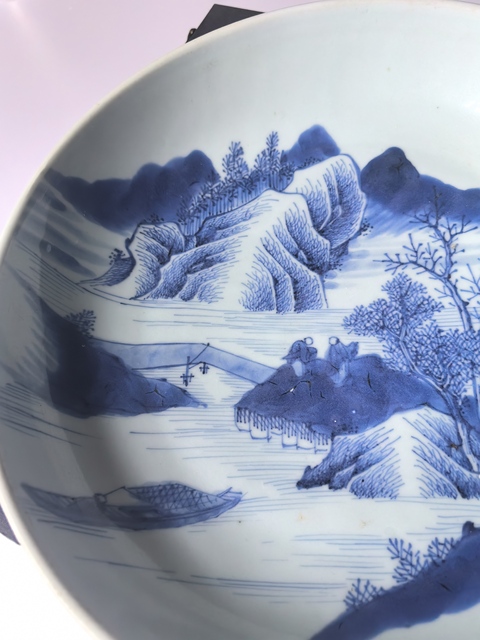 古玩陶瓷青花山水紋臥盤真品鑒賞圖