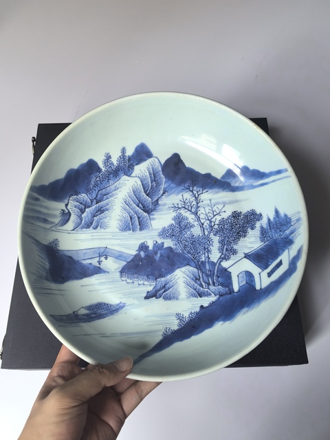 古玩陶瓷青花山水紋臥盤真品鑒賞圖