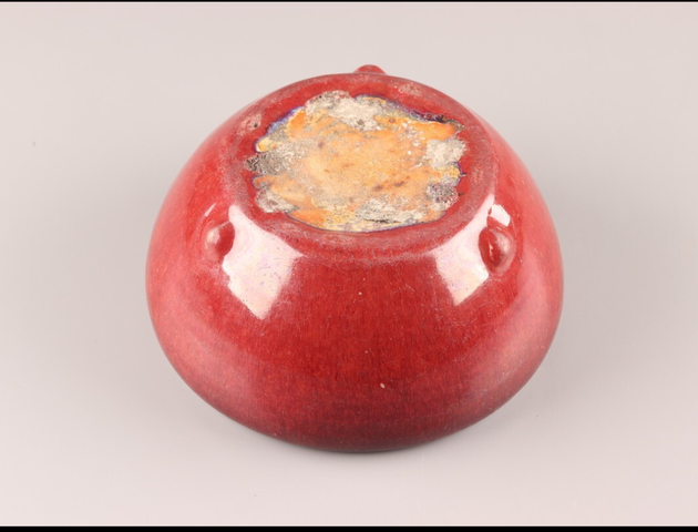 古玩陶瓷紅釉三乳足缽式香爐真品鑒賞圖