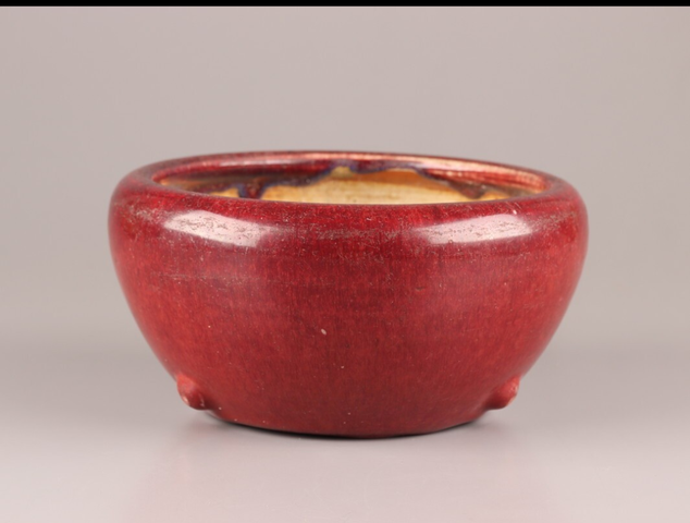 古玩陶瓷紅釉三乳足缽式香爐真品鑒賞圖