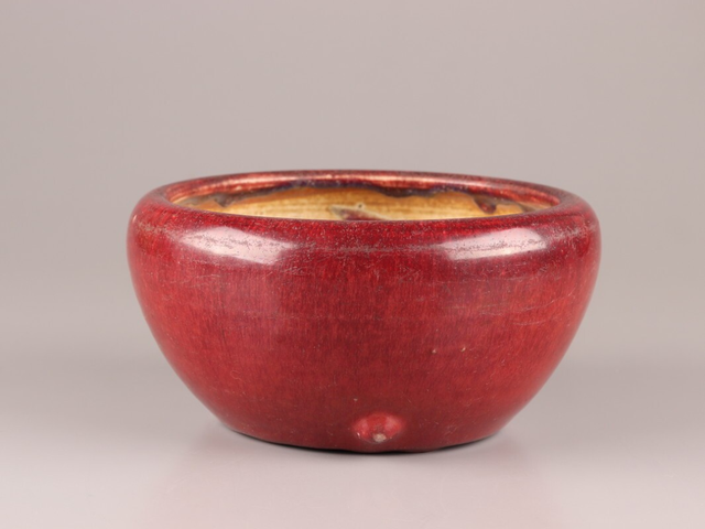 古玩陶瓷紅釉三乳足缽式香爐真品鑒賞圖