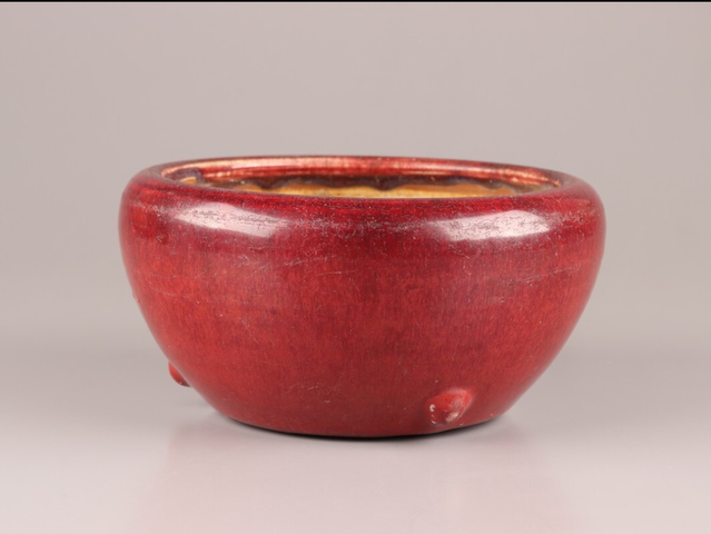 古玩陶瓷紅釉三乳足缽式香爐真品鑒賞圖