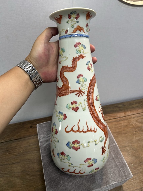 古玩陶瓷粉彩雙龍戲珠紋芘芭尊真品鑒賞圖