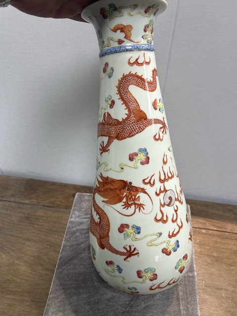 古玩陶瓷粉彩雙龍戲珠紋芘芭尊真品鑒賞圖