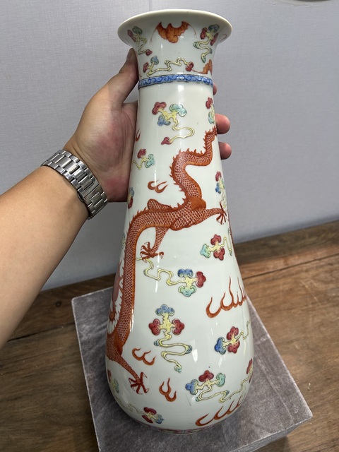 古玩陶瓷粉彩雙龍戲珠紋芘芭尊真品鑒賞圖