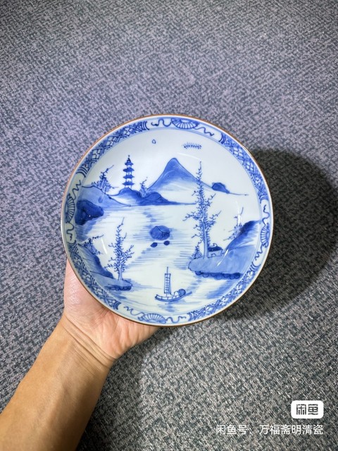 古玩陶瓷山水紋青花盤真品鑒賞圖