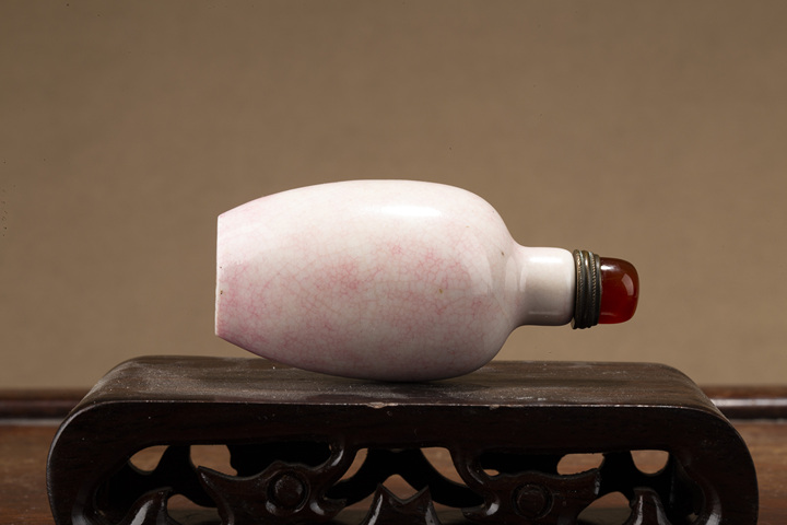 古玩陶瓷清晚·鱔魚紅釉鼻煙壺真品鑒賞圖
